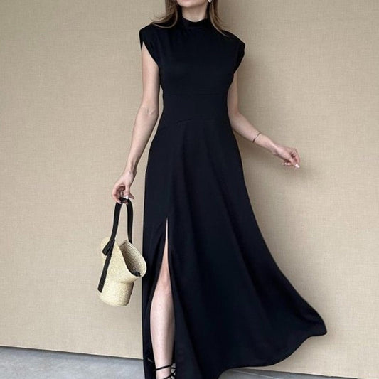 Einfarbiges, ärmelloses Kleid mit Taillenbetonung und Schlitz