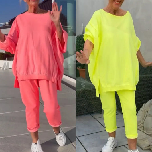 Rundhalsausschnitt mit Schlitz. Fluoreszierender Freizeitanzug für Damen