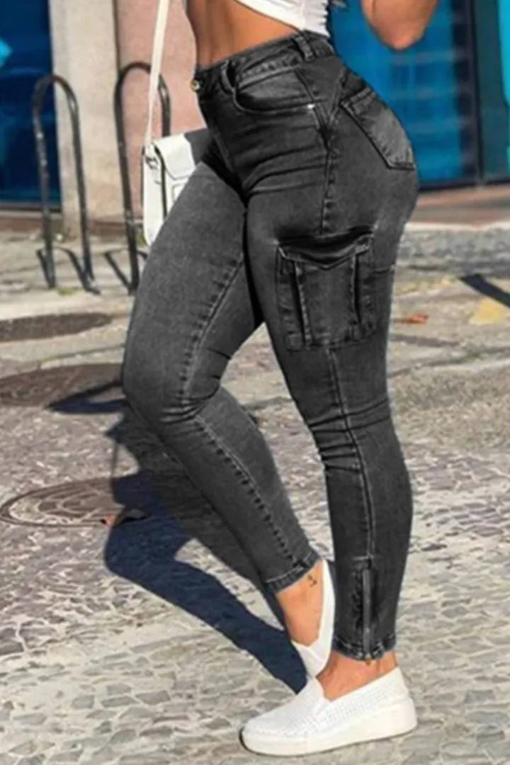 Skinny Jeans mit Pattentasche und Reißverschluss an der Seite