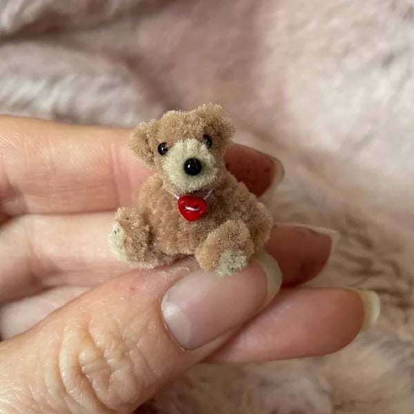 🧸 Kleiner handgefertigter Teddybär