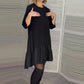 Lockeres, plissiertes, elegantes schwarzes Kleid mit siebenzackigen Ärmeln