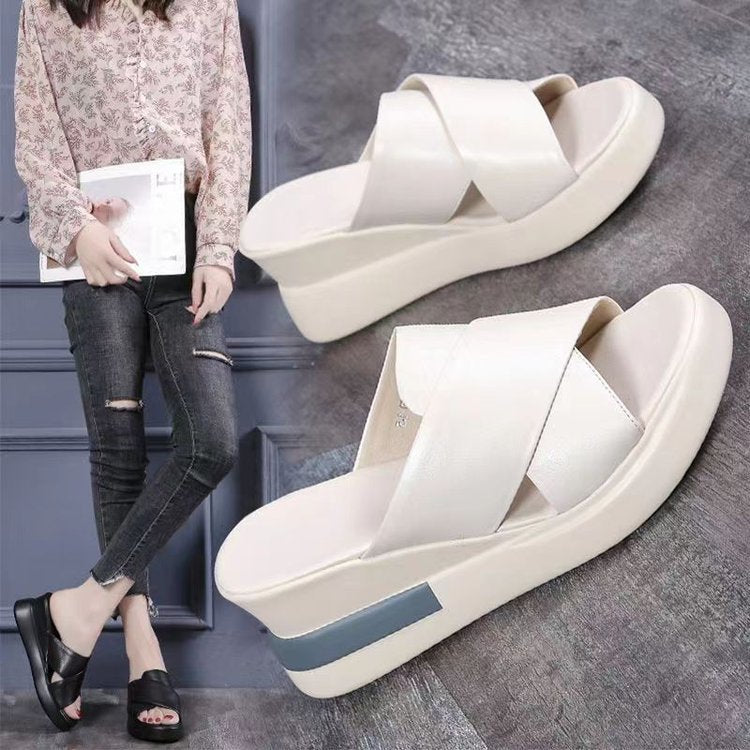 Contemporary open-toe sandals with a 7cm mid-heel