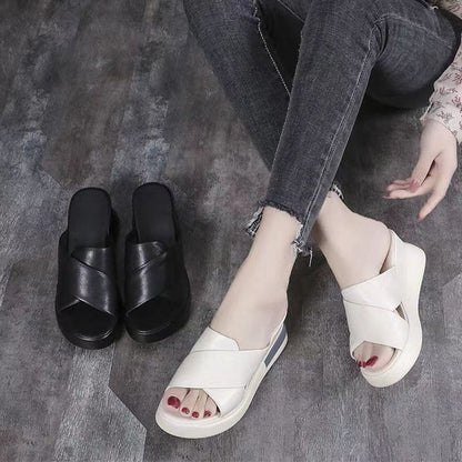 Contemporary open-toe sandals with a 7cm mid-heel