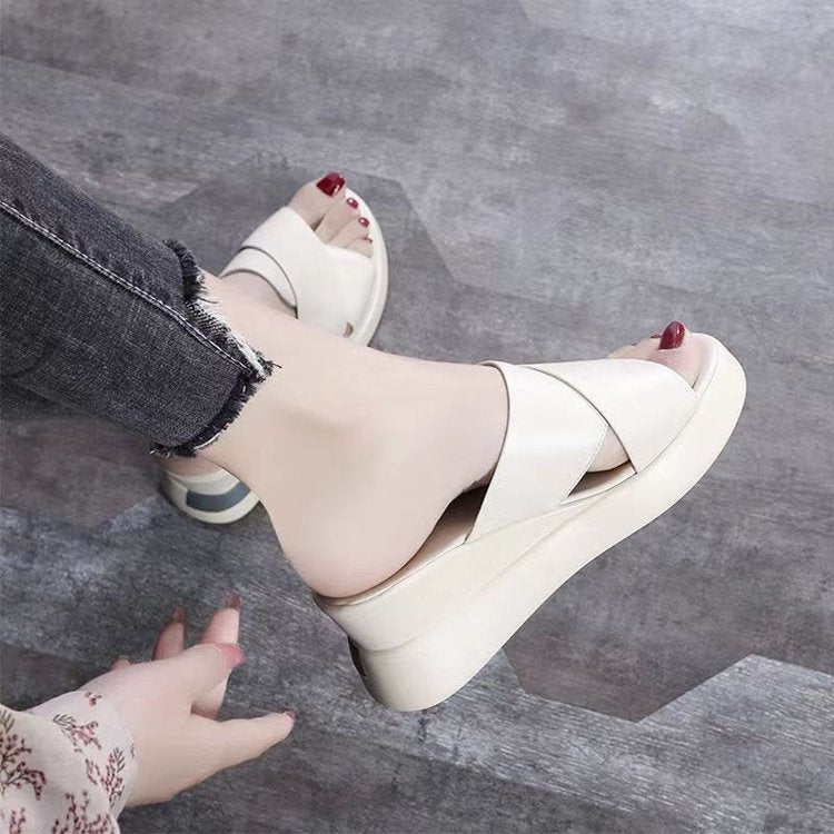 Contemporary open-toe sandals with a 7cm mid-heel