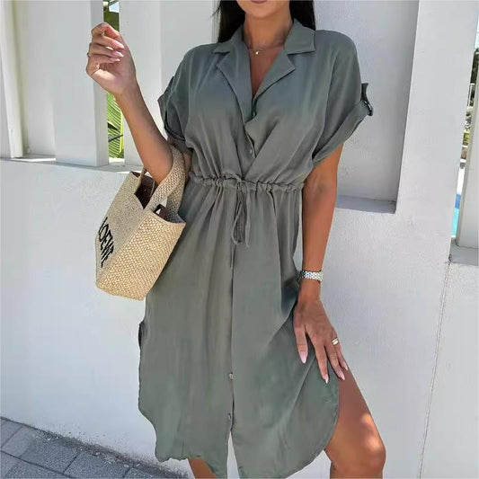 👗Einfarbiges Kleid mit Revers und Knopfleiste