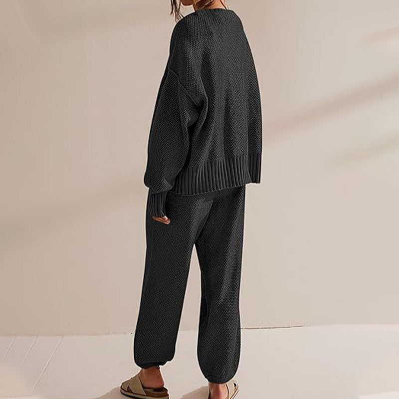 Lässiges zweiteiliges Outfit für Damen aus übergroßer Strickjacke und Baggy-Hose mit hoher Taille