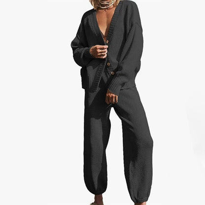 Lässiges zweiteiliges Outfit für Damen aus übergroßer Strickjacke und Baggy-Hose mit hoher Taille