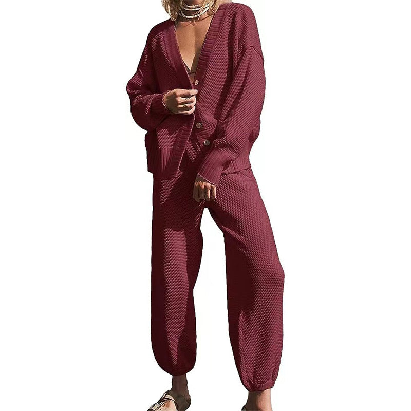 Lässiges zweiteiliges Outfit für Damen aus übergroßer Strickjacke und Baggy-Hose mit hoher Taille