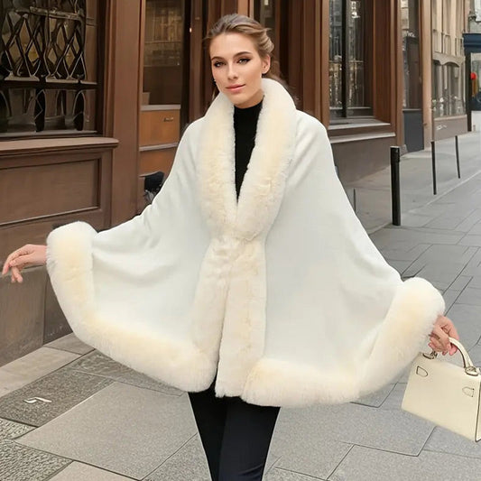 Flauschiger Poncho-Schal für Damen