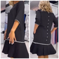 Damen-Kleid mit Rundhalsausschnitt, Knopfleiste auf der Rückseite und Falten