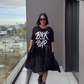 Lockeres Kleid mit Rundhalsausschnitt, Alphabet und Schleife