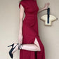 Einfarbiges, ärmelloses Kleid mit Taillenbetonung und Schlitz