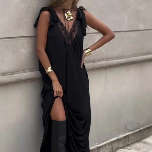 Damenkleid mit V-Ausschnitt und Spitzenband an den Schultern