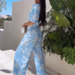 Lässiges Damen-Set mit bedrucktem Kurzarmhemd und weitem Bein und Hose