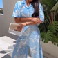 Lässiges Damen-Set mit bedrucktem Kurzarmhemd und weitem Bein und Hose
