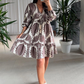 Damenmode-Minikleid mit V-Ausschnitt und Print