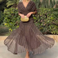Bohemian-Maxikleid aus gerafftem Netzstoff mit V-Ausschnitt👗