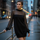 Minikleid mit transparentem Mesh-Einsatz und Stehkragen