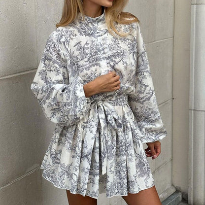Elegantes A-Linien-Minikleid mit hohem Kragen und Laternenärmeln