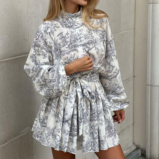 Elegantes A-Linien-Minikleid mit hohem Kragen und Laternenärmeln